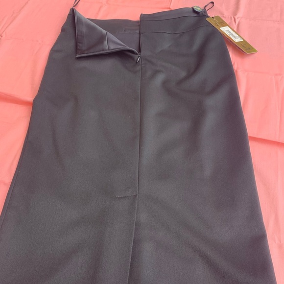 Classic black skirt - Picture 5 of 6